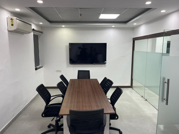 Team Area, shri-radhe-shyam-vatika Commercial Office Space in IT/SEZ 1500 Sq.Ft. In Sector 63 Noida 8609494