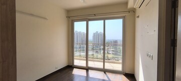 Room in 3 BHK Apartment at Conscient Heritage Max, Sector 102 – for Rent