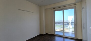 Room in 3 BHK Apartment at Conscient Heritage Max, Sector 102 – for Rent