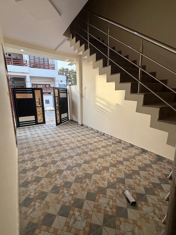  Parking, chinhat 4 Bedroom 3200 Sq.Ft. Penthouse In Chinhat Lucknow 8609512