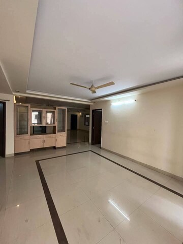 Room in 3 BHK Apartment at Begumpet – for Rent