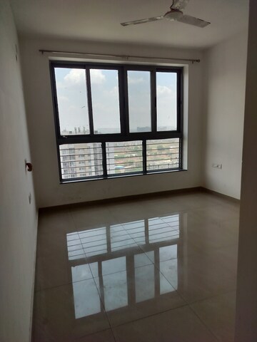 Room in 2 BHK Apartment at Amanora Future Towers, Hadapsar – for Rent
