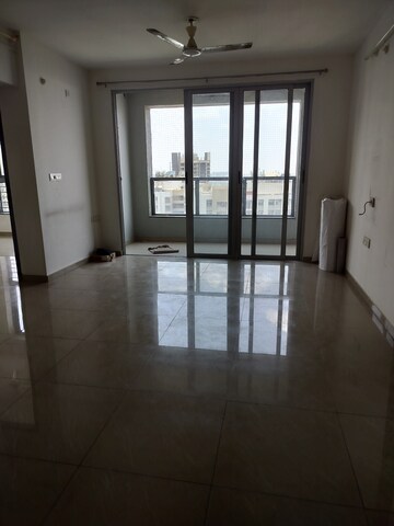 Room in 2 BHK Apartment at Amanora Future Towers, Hadapsar – for Rent
