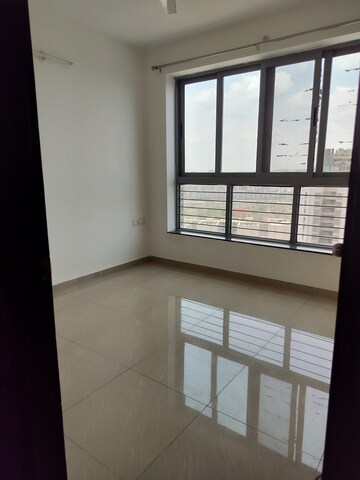 Room in 2 BHK Apartment at Amanora Future Towers, Hadapsar – for Rent