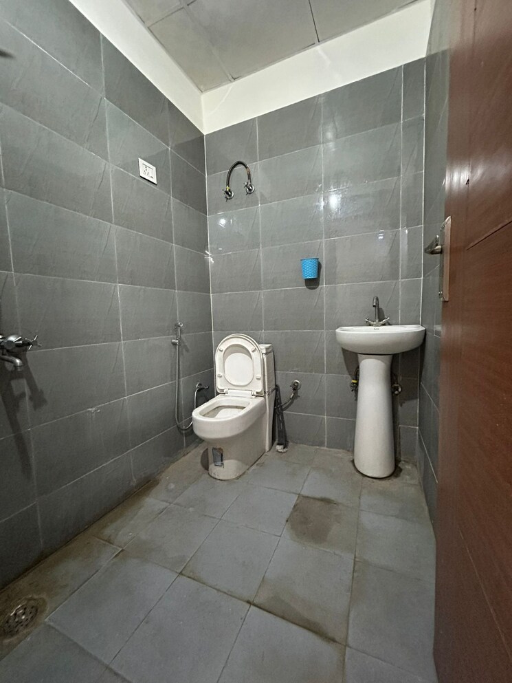 Bathroom, ashoka-ncr-green-extension 3 Bedroom 1550 Sq.Ft. Builder Floor In Sector 1 Greater Noida Greater Noida 8609618