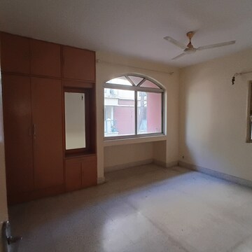 Room in 3 BHK Apartment at Unitech Heritage Estate, Yelahanka – for Rent