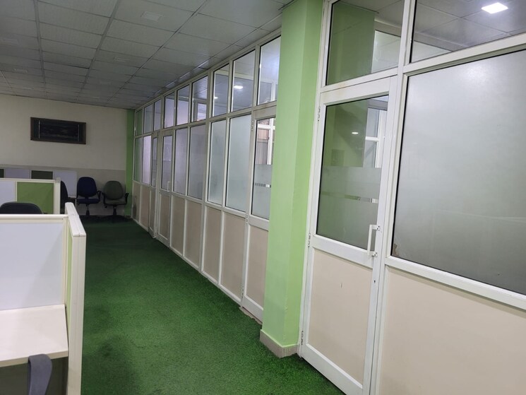 Balcony, sector 63 Commercial Office Space 3500 Sq.Ft. In Sector 63 Noida 8609706
