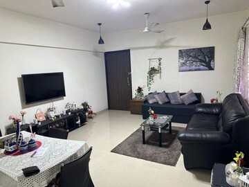 Living Room in 2 BHK Apartment at Chembur – for Rent