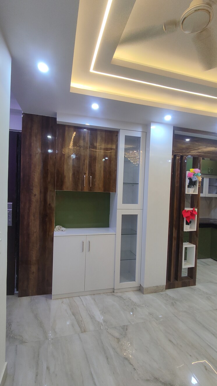 Room, sector 73 2 Bedroom 1050 Sq.Ft. Builder Floor In Sector 73 Noida 8609746