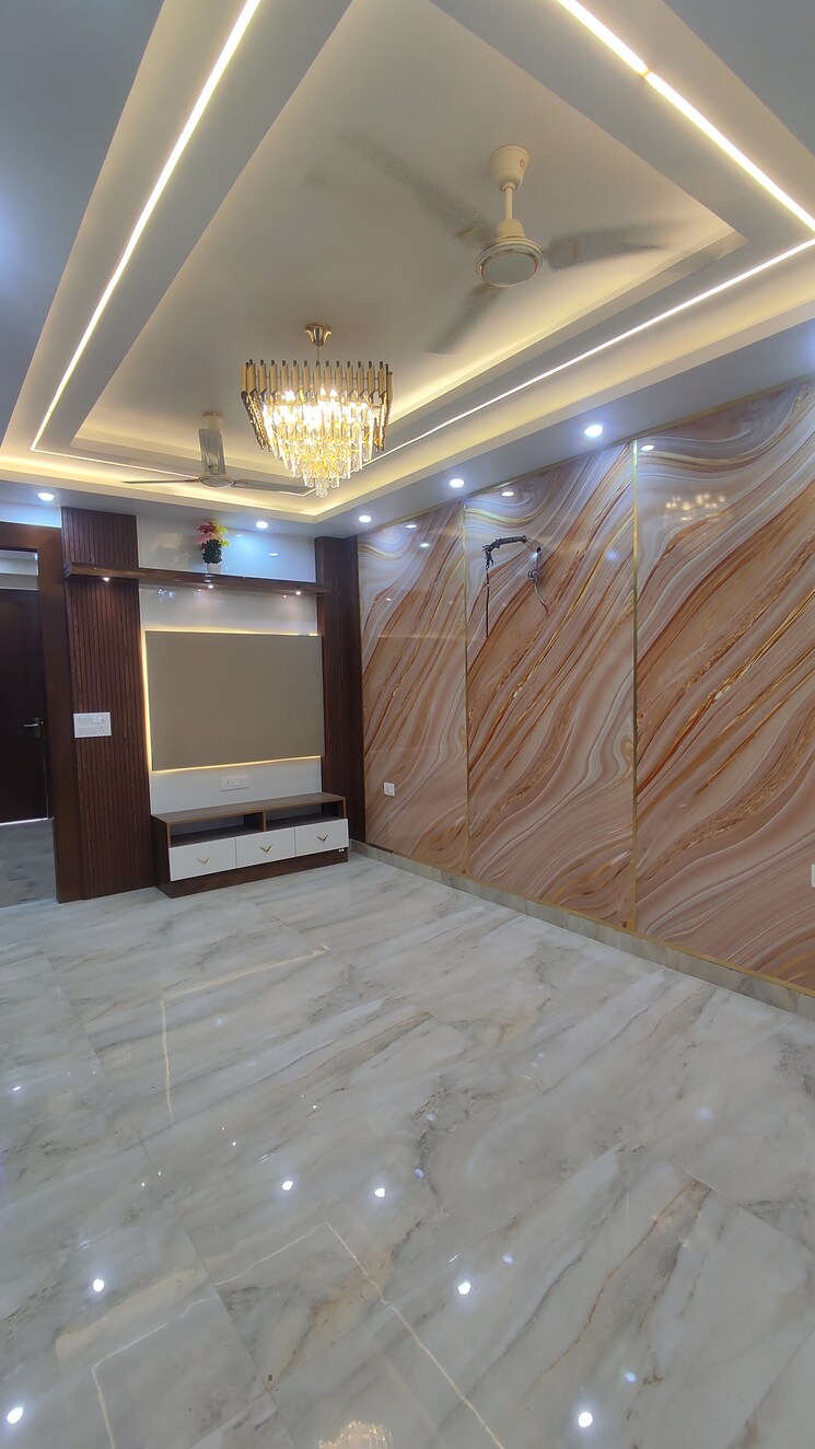 Room, sector 73 2 Bedroom 1050 Sq.Ft. Builder Floor In Sector 73 Noida 8609746