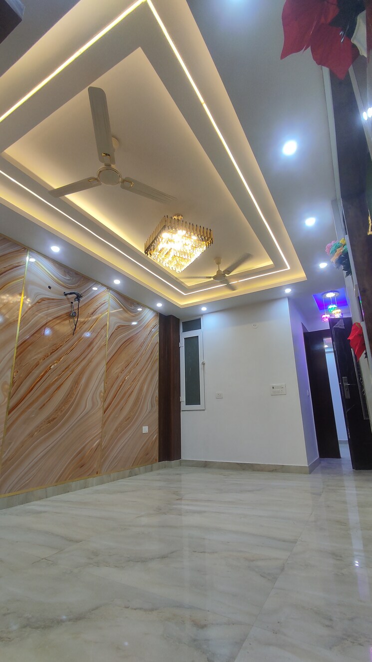 Room, sector 73 2 Bedroom 1050 Sq.Ft. Builder Floor In Sector 73 Noida 8609746