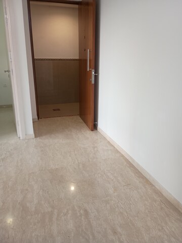 Furnished Amenities in 2 BHK Apartment at Hiranandani Eagleridge Wing B, Thane West – for Rent