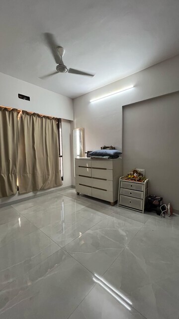 Bedroom in 2 BHK Apartment at Sindhi Society, Chembur – for Rent