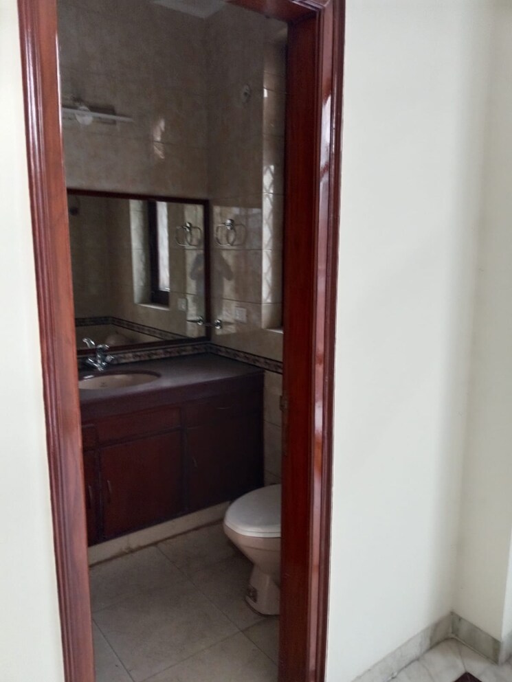 Room, dlf-atria 6 Bedroom 500 Sq.Ft. Villa In Dlf Phase ii Gurgaon 8609789