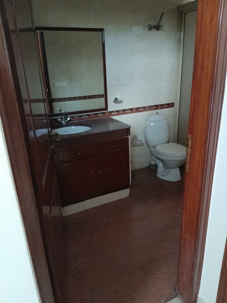 Bathroom, dlf-atria 6 Bedroom 500 Sq.Ft. Villa In Dlf Phase ii Gurgaon 8609789