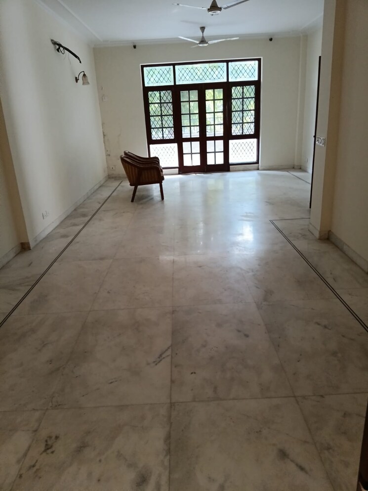 Room, dlf-atria 6 Bedroom 500 Sq.Ft. Villa In Dlf Phase ii Gurgaon 8609789
