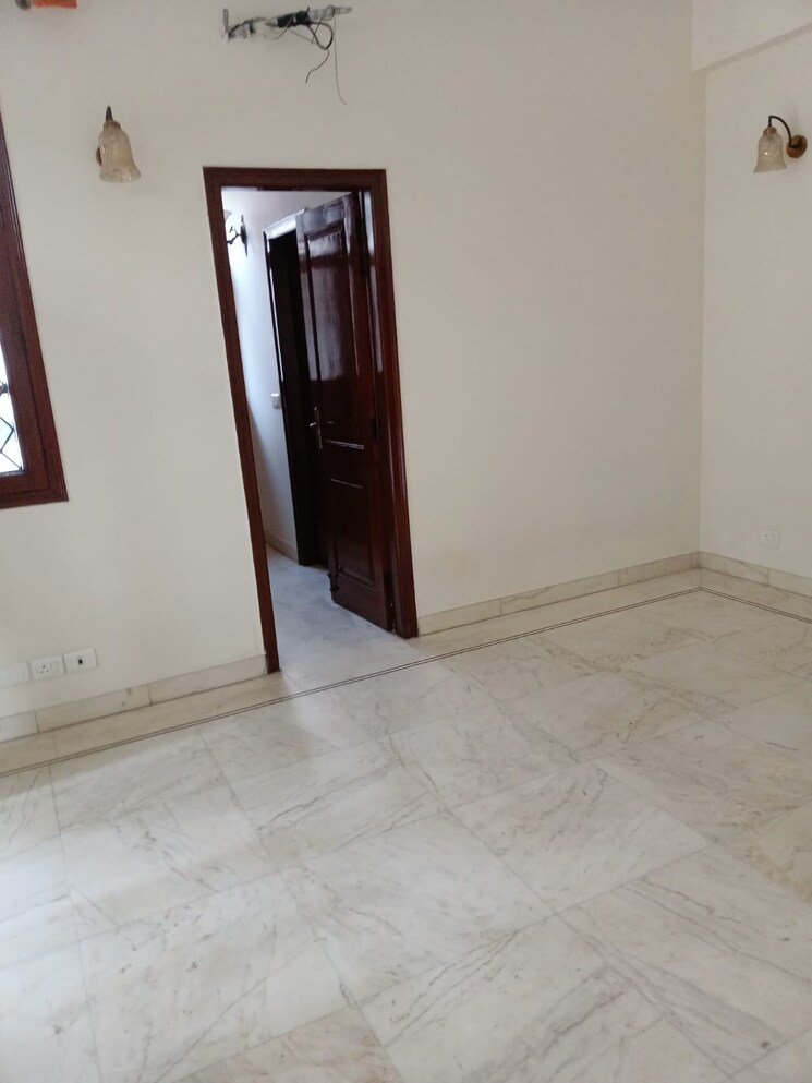 Room, dlf-atria 6 Bedroom 500 Sq.Ft. Villa In Dlf Phase ii Gurgaon 8609789