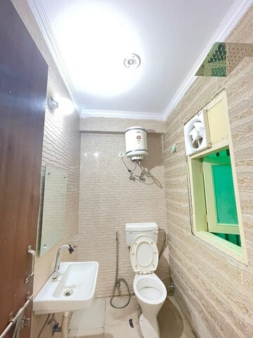 Bathroom in 2 BHK Builder Floor at Sector 40 – for Rent