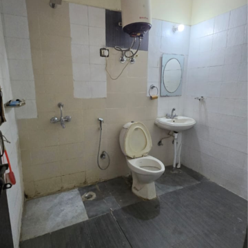 Bathroom in 2.5 BHK Villa at Sector 21 – for Rent