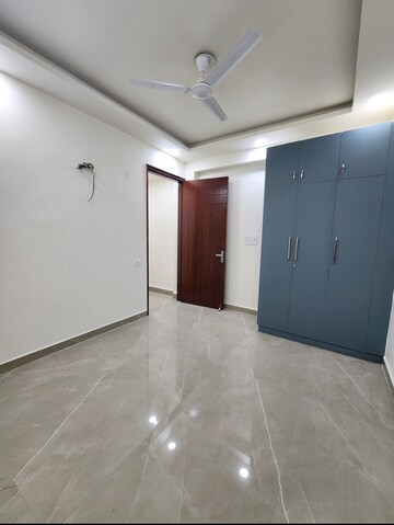 Room in 3 BHK Builder Floor at Panchsheel Vihar – for Rent