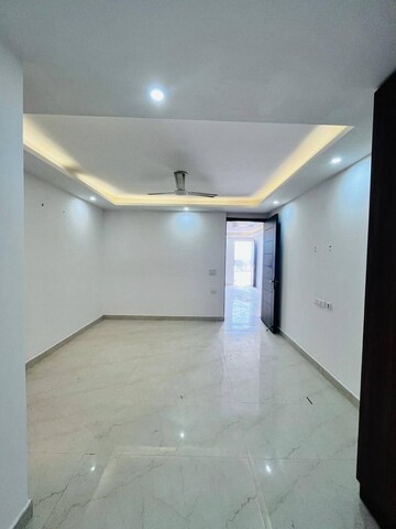 Room in 1 BHK Builder Floor at Kohat Enclave – for Rent