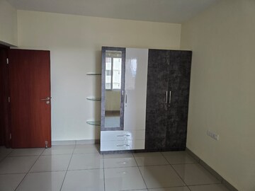 Room in 2 BHK Apartment at Prestige Royale Gardens, Gantiganahalli – for Rent