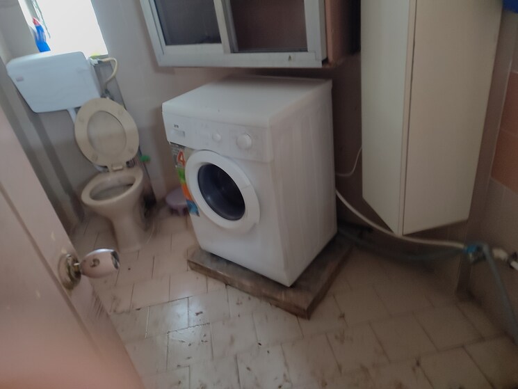 Bathroom, sher-e-punjab 2 Bedroom 750 Sq.Ft. Apartment In Andheri East Mumbai 8610021