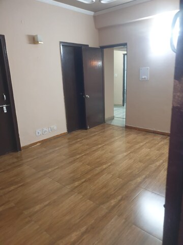 Room in 4 BHK Apartment at Vastu Apartments, Ghata – for Rent