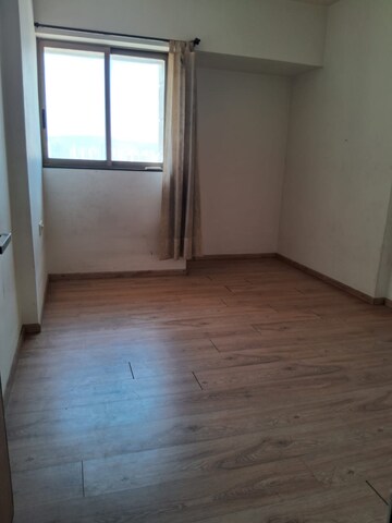 Room in 2.5 BHK Apartment at Lodha Casa Royale Grande, Majiwada – for Sale