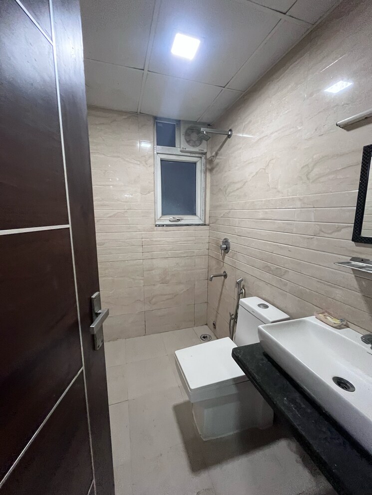Bathroom, dlf-city-phase-iv 2 Bedroom 1245 Sq.Ft. Builder Floor In Sector 27 Gurgaon 8610126