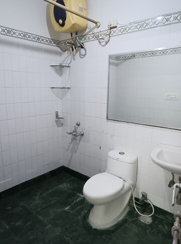 2 BHK Apartment For Rent in Eros Sterling Apartments, Charmwood Village