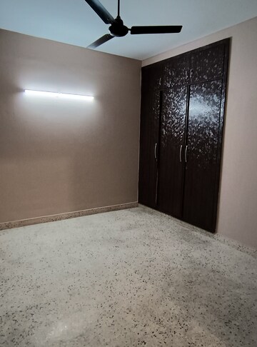 Room in 2 BHK Apartment at Eros Sterling Apartments, Charmwood Village – for Rent