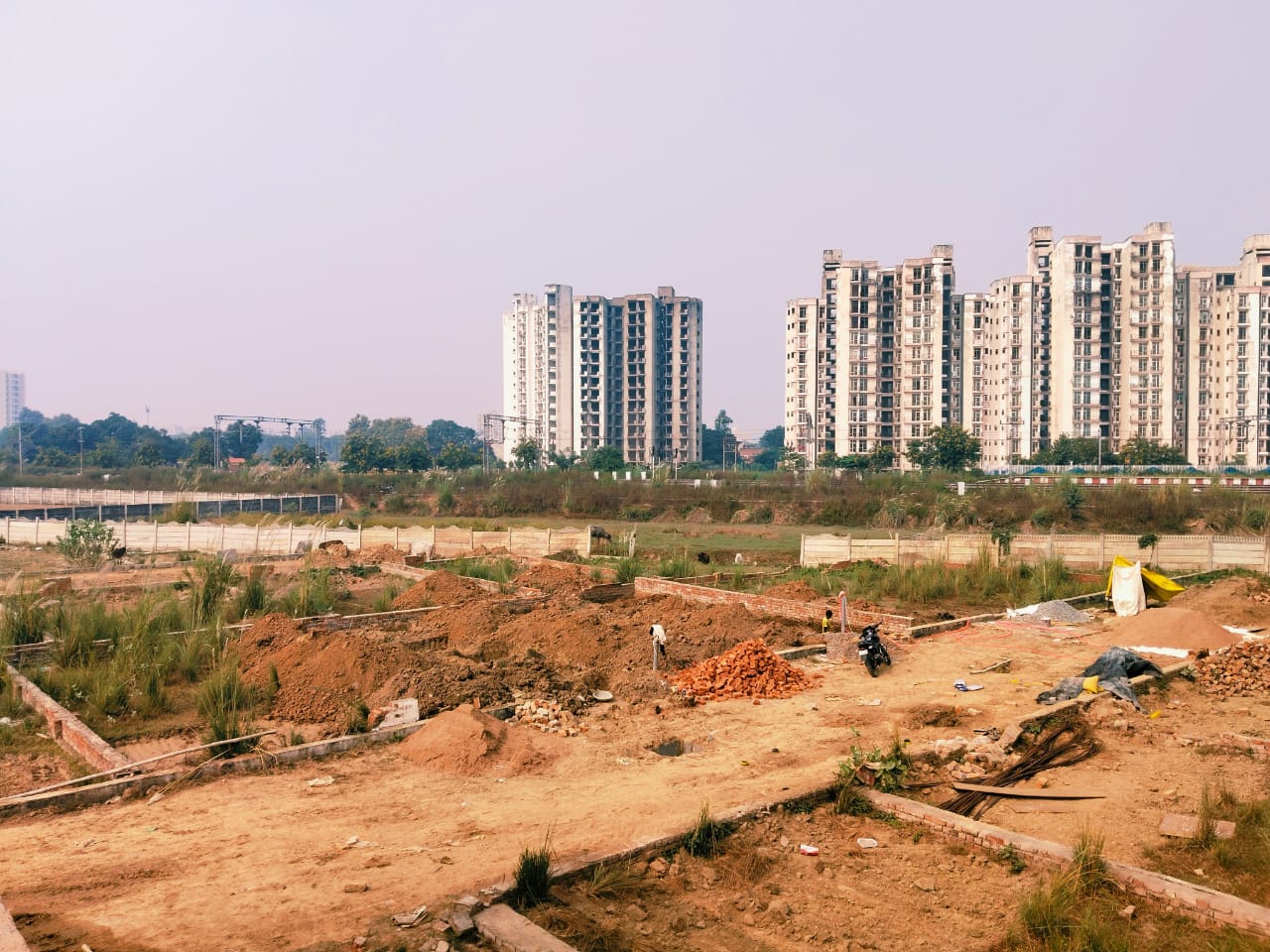 Plot For Sale in Amar Shaheed Path