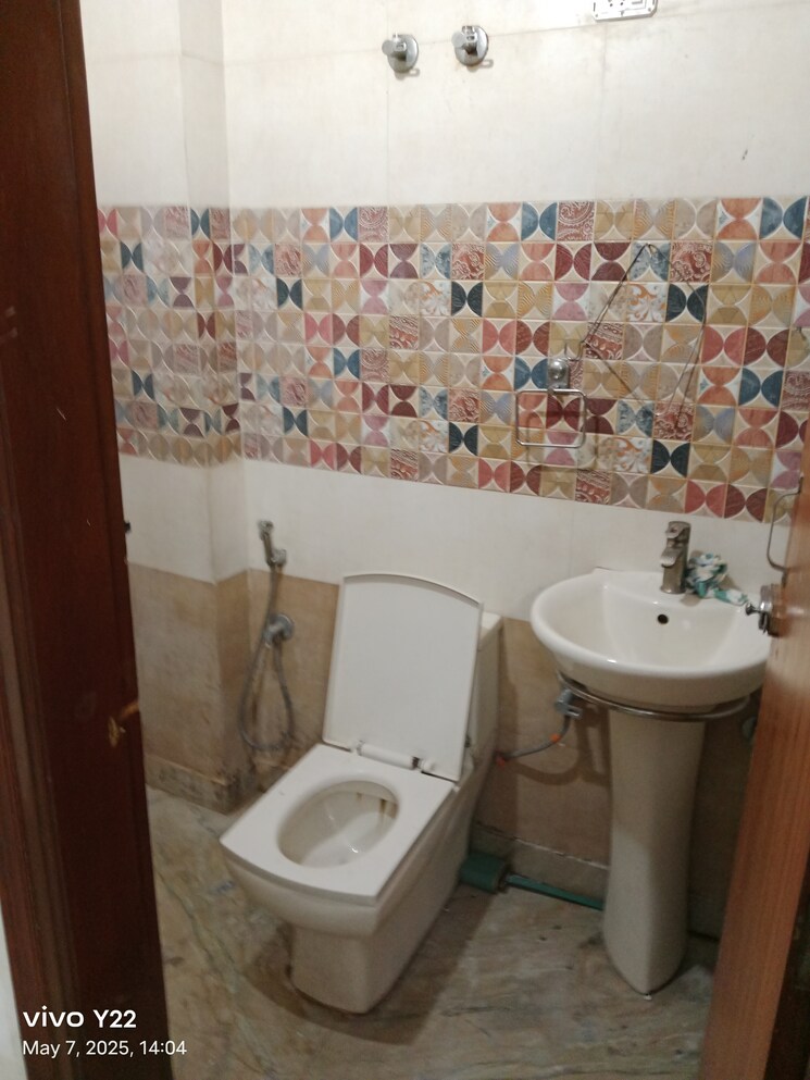 Bathroom, laxmi nagar 2 Bedroom 900 Sq.Ft. Independent House In Laxmi Nagar Delhi 8610394