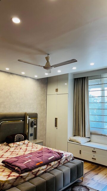 Room in 3.5 BHK Builder Floor at Ardee City, Sector 52 – for Rent