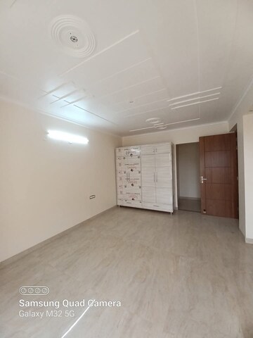 Room in 3 BHK Builder Floor at Empire Floors, Sector 57 – for Rent