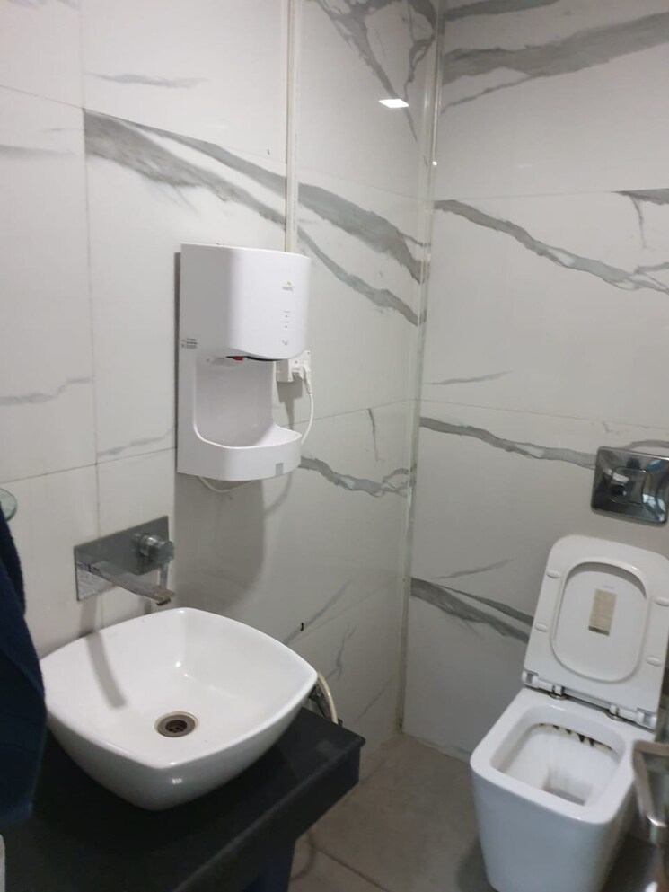 Washroom, sector 63 Commercial Office Space in IT/SEZ 20000 Sq.Ft. In Sector 63 Noida 8610610