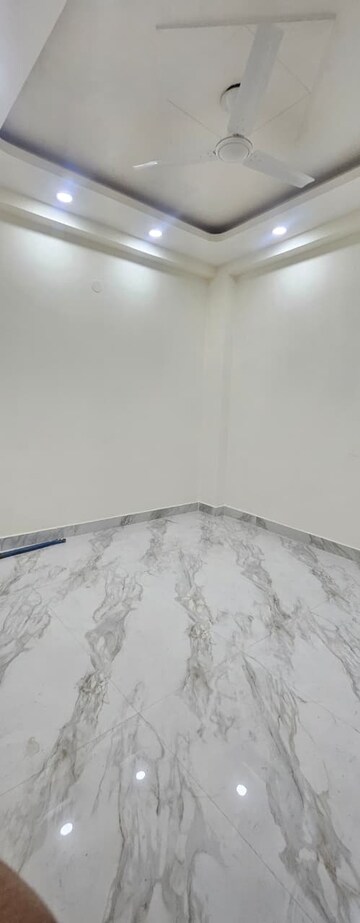 Room in 3 BHK Builder Floor at Khirki Extension – for Rent
