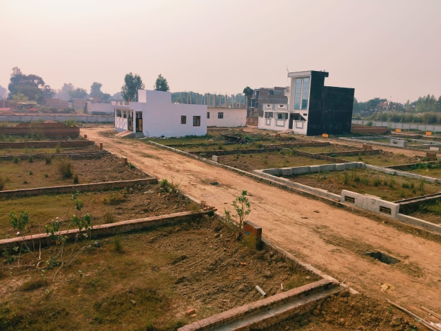 Resale 1045 Sq.Ft. Plot in Amar Shaheed Path Lucknow - 8610673
