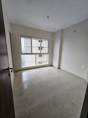 Room in 2.5 BHK Apartment at Kandivali West – for Rent