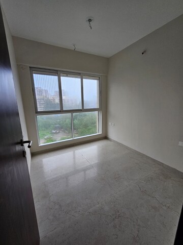 Room in 2.5 BHK Apartment at Kandivali West – for Rent