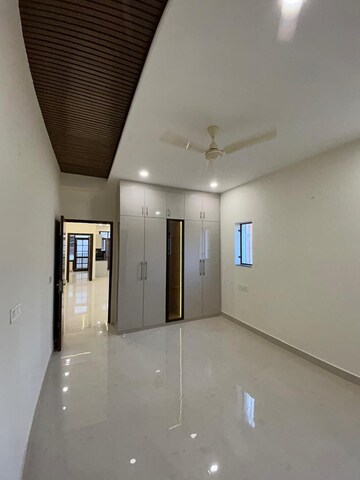 Building Lobby in 3 BHK Builder Floor at Prem Apartment, Pir Machalla – for Sale