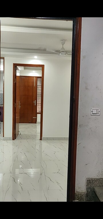 Room in 3 BHK Builder Floor at Viswakarma Colony – for Sale