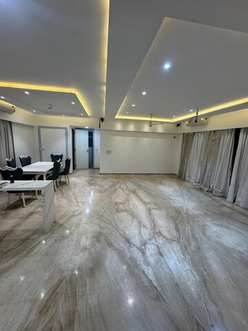 Room in 3.5 BHK Apartment at Radius Imperial Heights, Goregaon West – for Rent