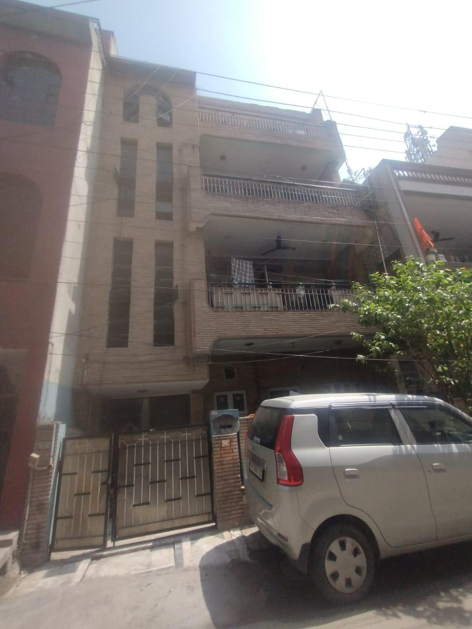 2 BHK + Pooja Room,Servant Room,Study Room,Extra Room Independent House For Sale in RWA Apartments Sector 15