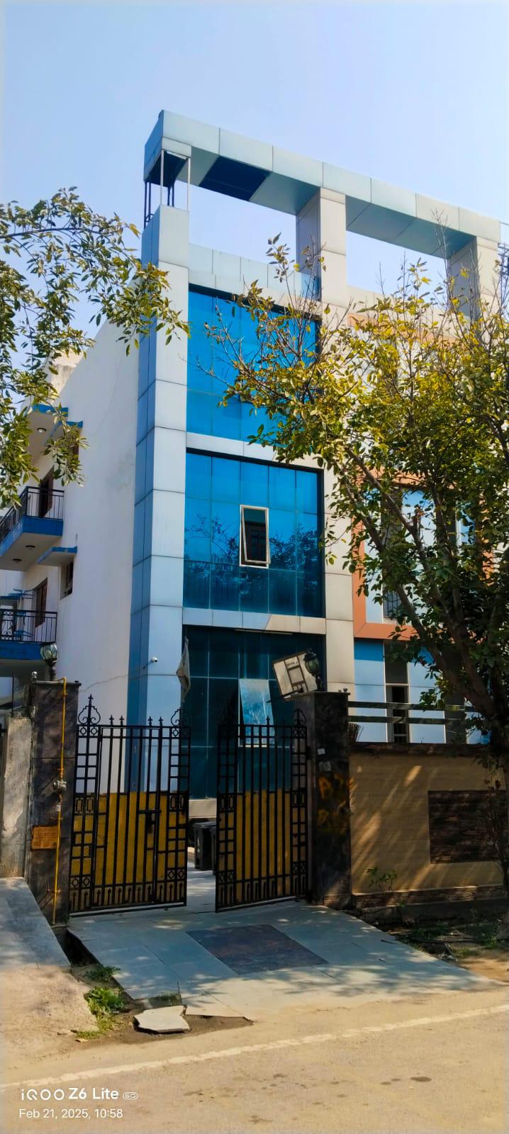 2 BHK + Pooja Room,Servant Room,Study Room,Extra Room Independent House For Sale in RWA Apartments Sector 47