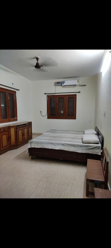 Bedroom in 1 BHK Apartment at Sarita Vihar Pocket-J RWA, Sarita Vihar – for Rent