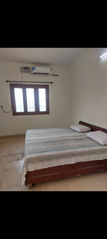 Bedroom in 1 BHK Apartment at Sarita Vihar Pocket-J RWA, Sarita Vihar – for Rent