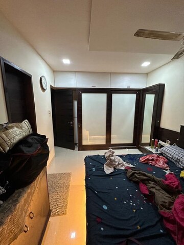 Bedroom in 1 BHK Apartment at Bandra West – for Rent