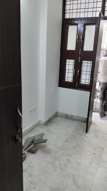 Room in 2.5 BHK Builder Floor at Savitri Nagar – for Rent